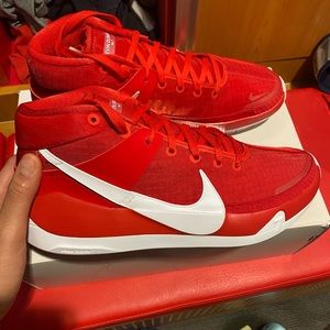 Basketball shoes
